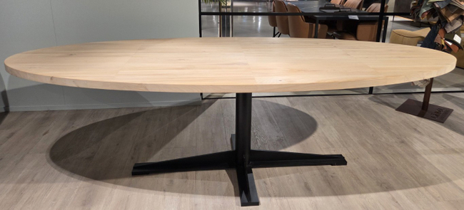 (Showroommodel)Pilat&Pilat Eettafel Dirk-Jisk 