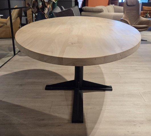 (Showroommodel)Pilat&Pilat Eettafel Dirk-Jisk 
