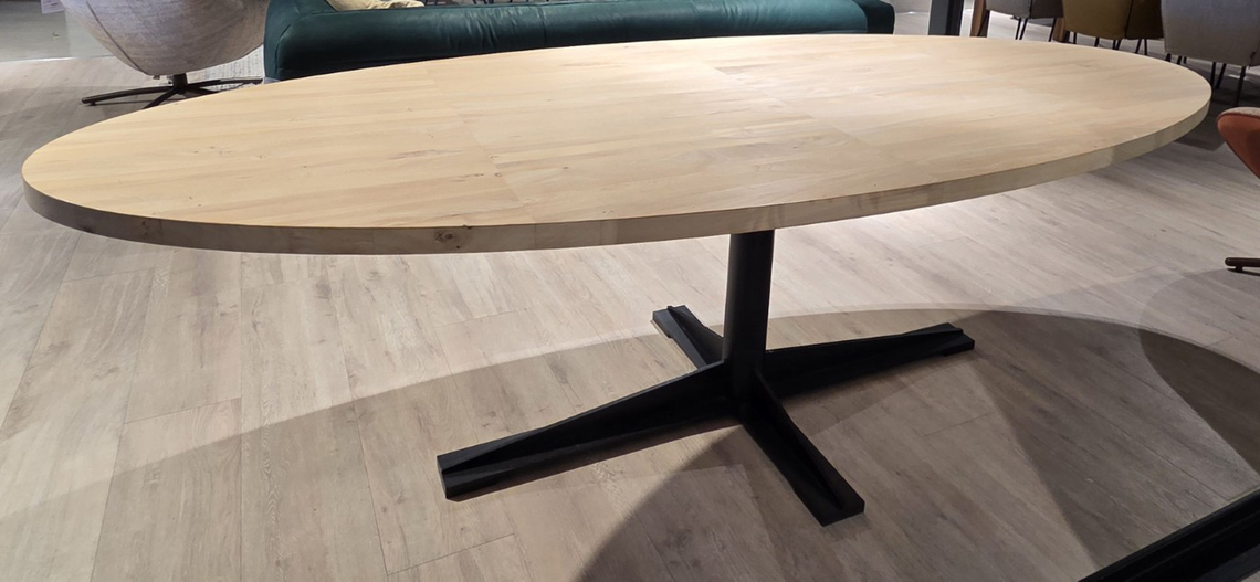(Showroommodel)Pilat&Pilat Eettafel Dirk-Jisk 