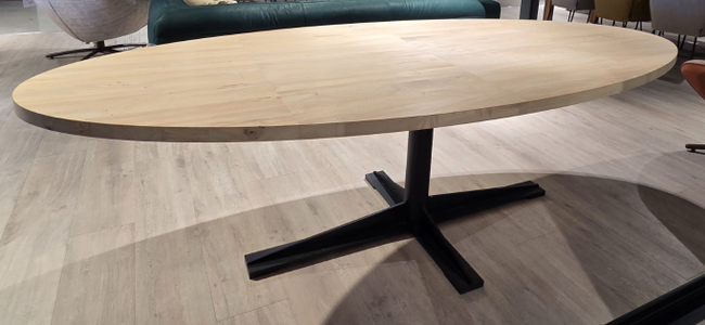 (Showroommodel)Pilat&Pilat Eettafel Dirk-Jisk 