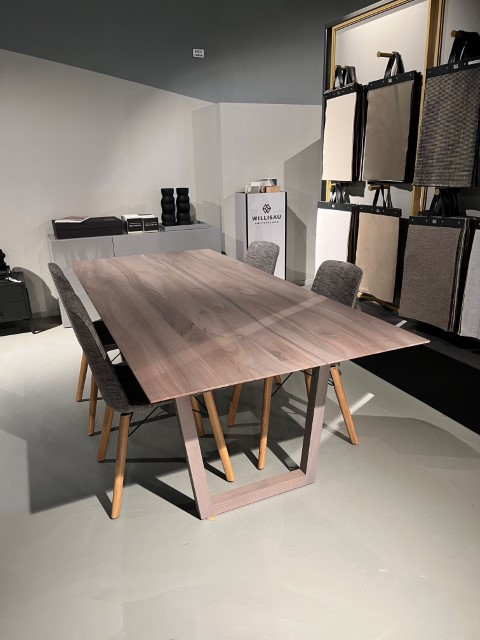 (Showroommodel) Rolf Benz Eettafel 924 Noten