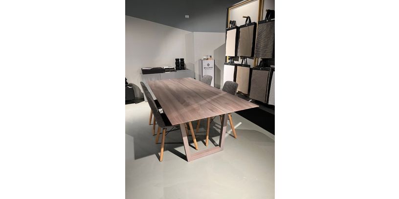 (Showroommodel) Rolf Benz Eettafel 924 Noten