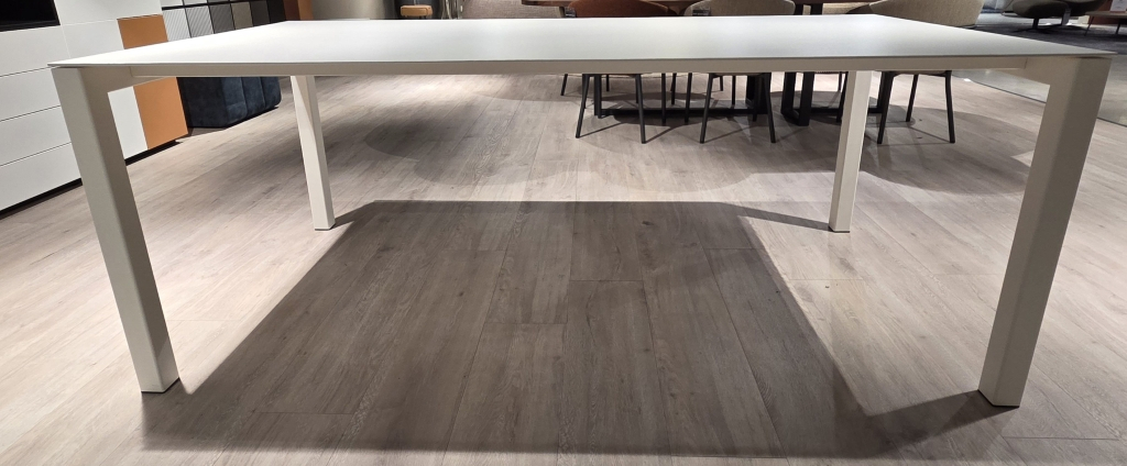 (Showroommodel)Bert Plantagie Eettafel Pedro