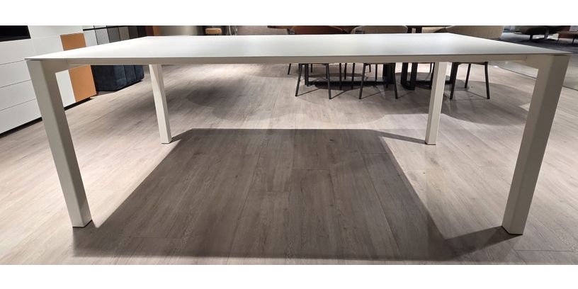 (Showroommodel)Bert Plantagie Eettafel Pedro