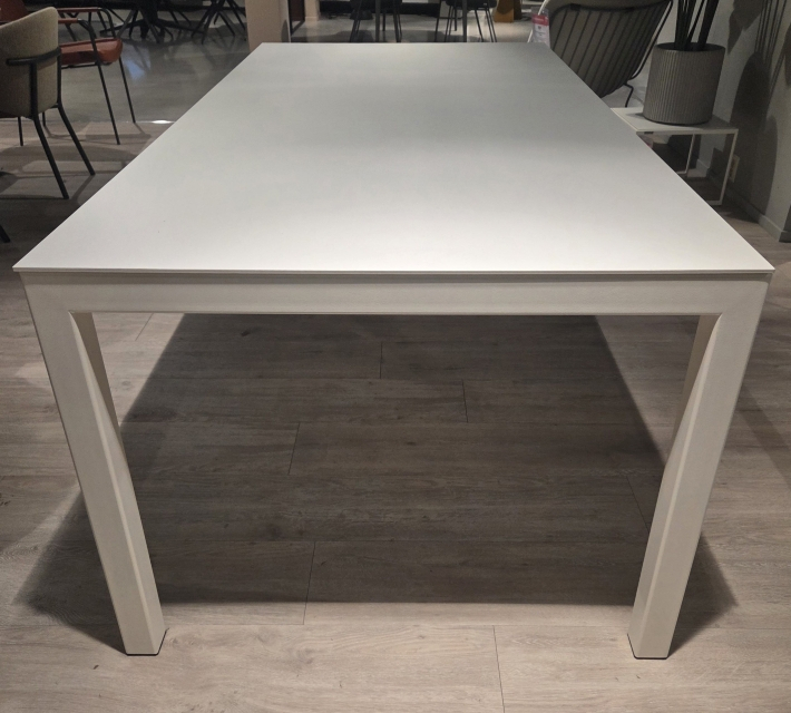 (Showroommodel)Bert Plantagie Eettafel Pedro
