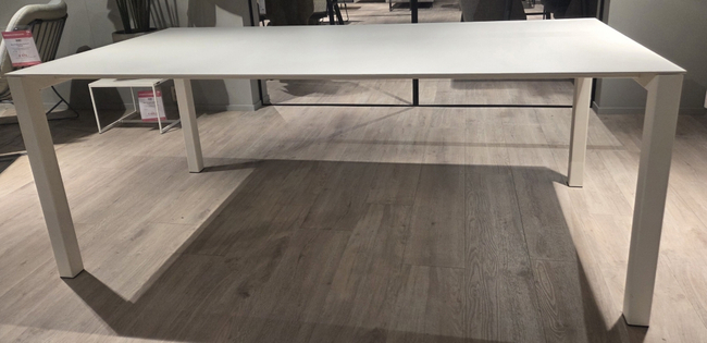 (Showroommodel)Bert Plantagie Eettafel Pedro 