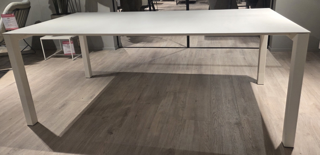 (Showroommodel)Bert Plantagie Eettafel Pedro