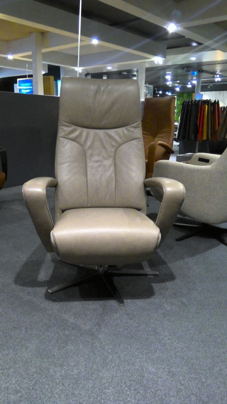 (Showroommodel) Draaifauteuil Twilla TW-102