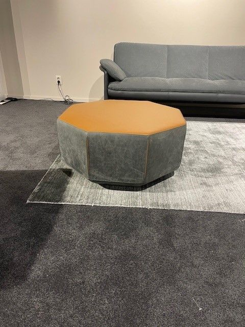 (Showroommodel) Leolux Poef Amulet