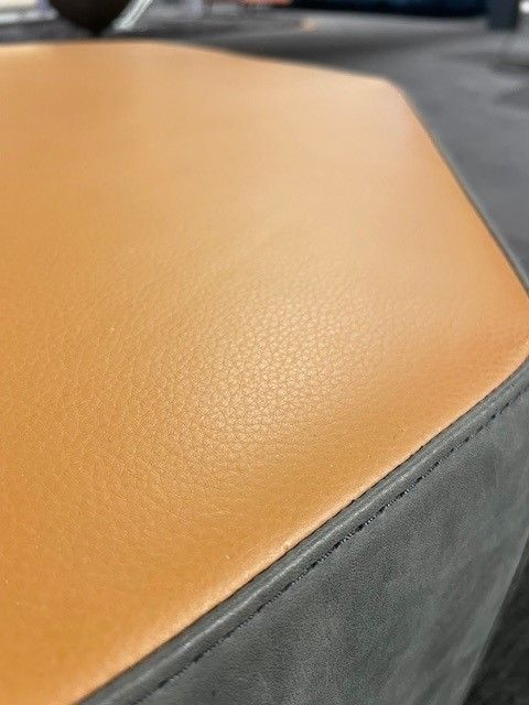 (Showroommodel) Leolux Poef Amulet