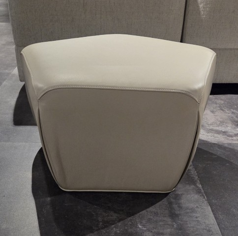 (Showroommodel)Jori Poef Pentagono Egg