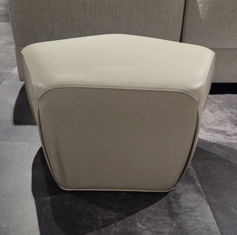 (Showroommodel)Jori Poef Pentagono Egg