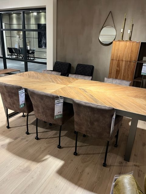 (Showroommodel) Eettafel Fishbone 240x100