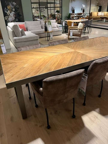 (Showroommodel) Eettafel Fishbone 240x100