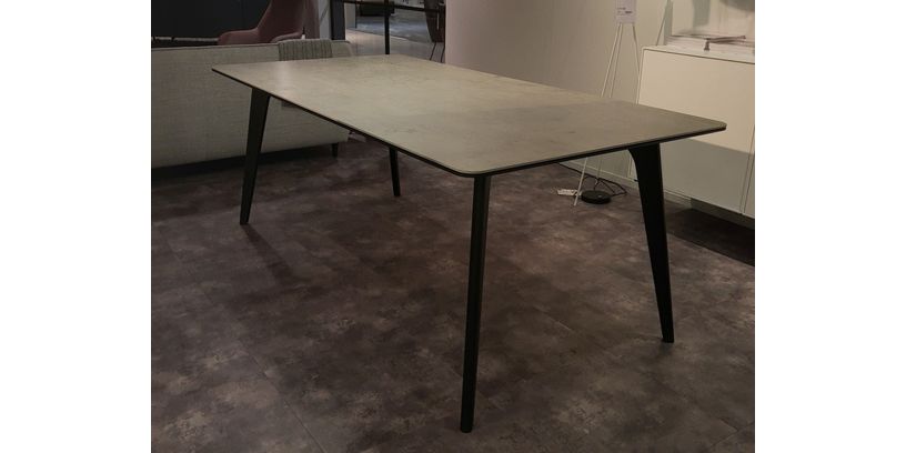 (Showroommodel) Pode Eettafel Hux Concrete
