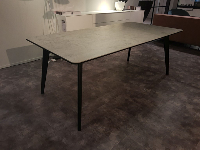 (Showroommodel) Pode Eettafel Hux Concrete