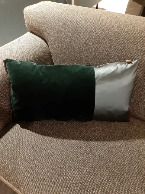 (Showroommodel) Pode Kussen Shadow Leaf