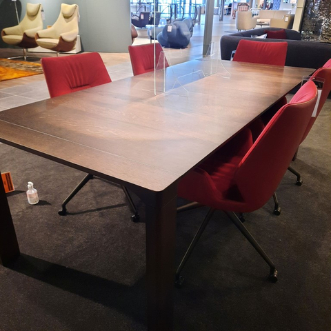 (Showroommodel) Leolux Eettafel Yama 
