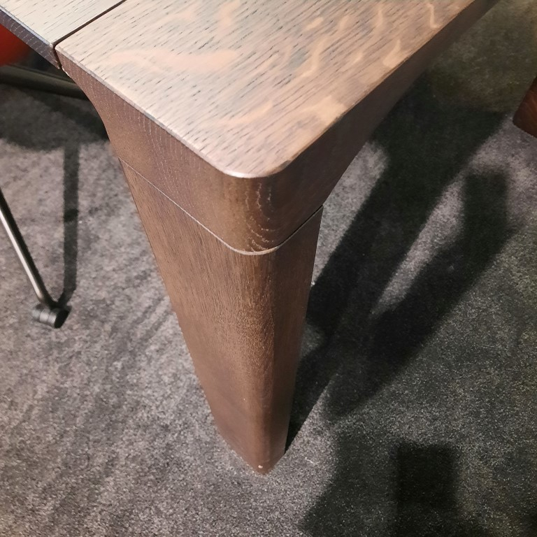 (Showroommodel) Leolux Eettafel Yama 