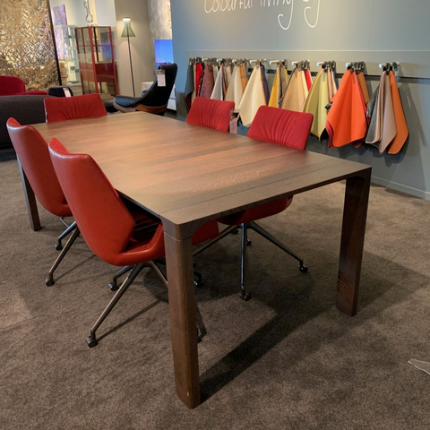 (Showroommodel) Leolux Eettafel Yama 