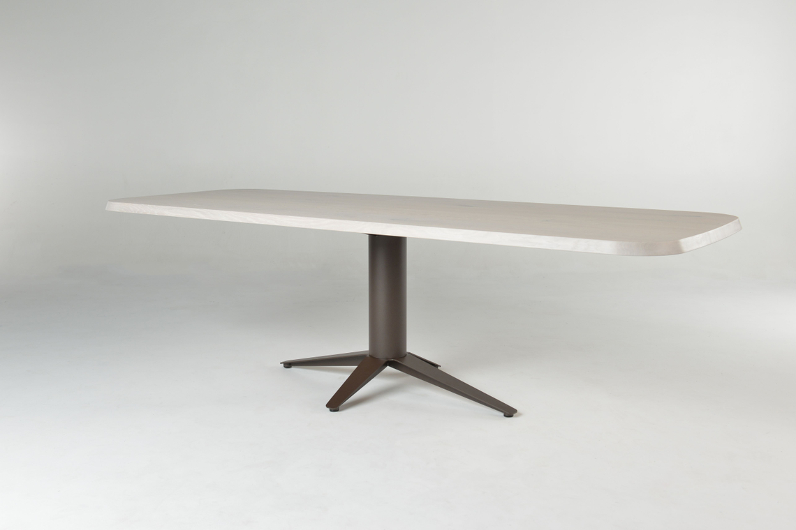 Bert Plantagie Tafel Carve