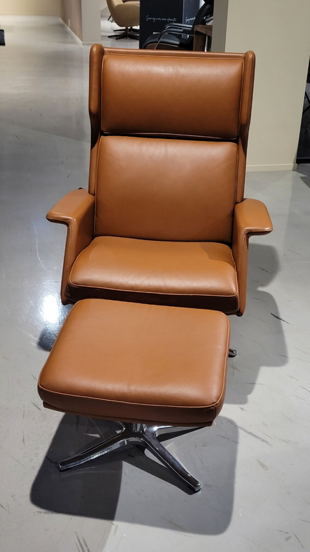 (Showroommodel) Fauteuil Odense + Poef 