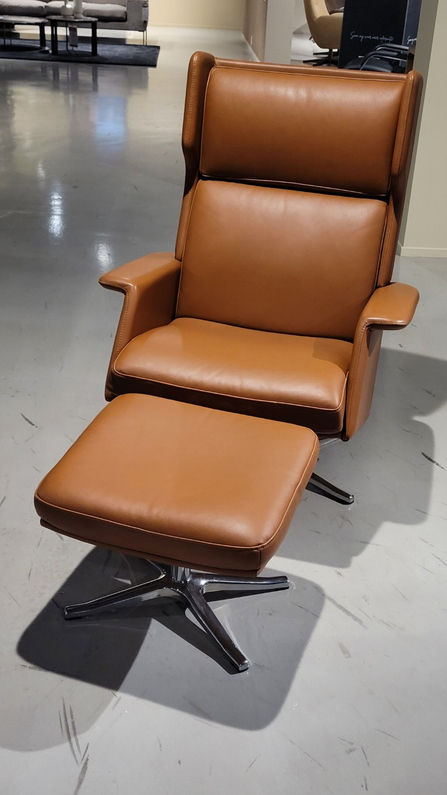 (Showroommodel) Fauteuil Odense + Poef 
