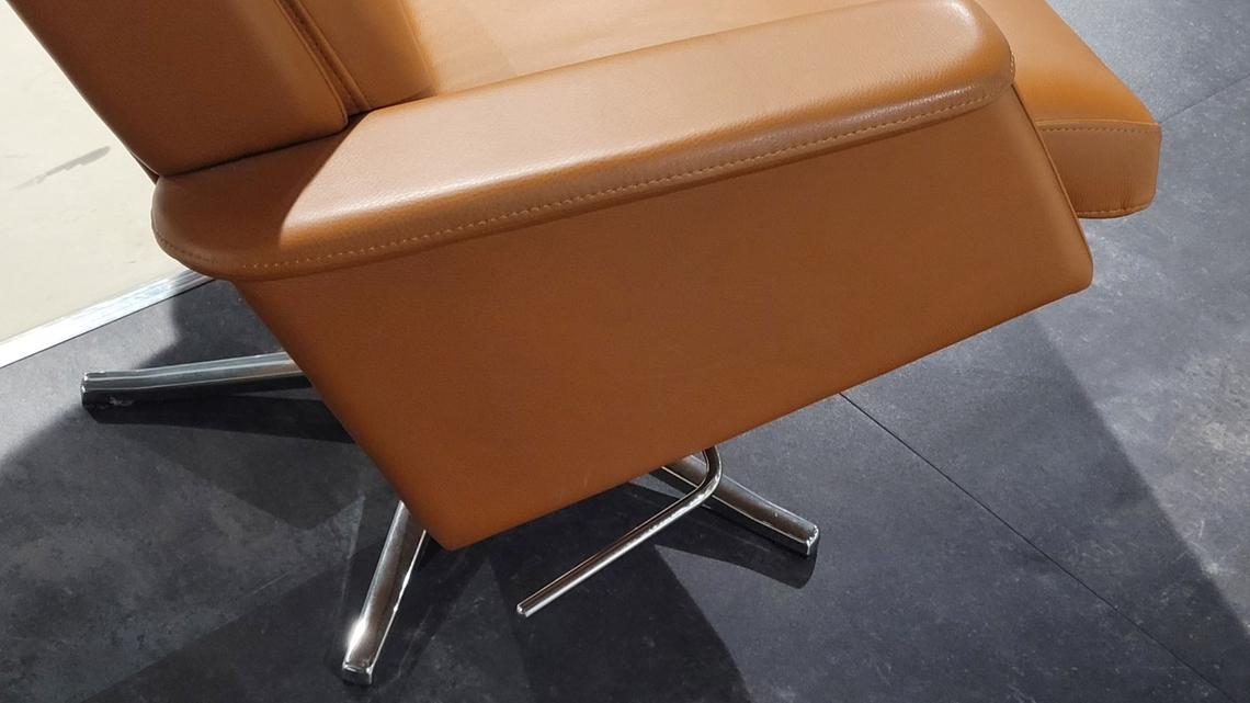 (Showroommodel) Fauteuil Odense + Poef 