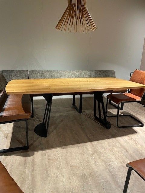 (Showroommodel) Bree's New World Eettafel Simson