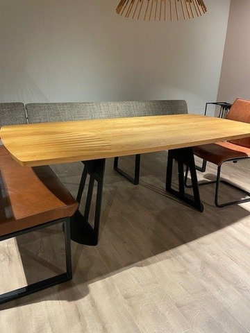 (Showroommodel) Bree's New World Eettafel Simson