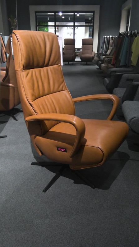 (Showroommodel)Relaxfauteuil Twilla 191N XL Cognac