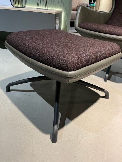 (Showroommodel) Eyye Fauteuil Puuro + Poef