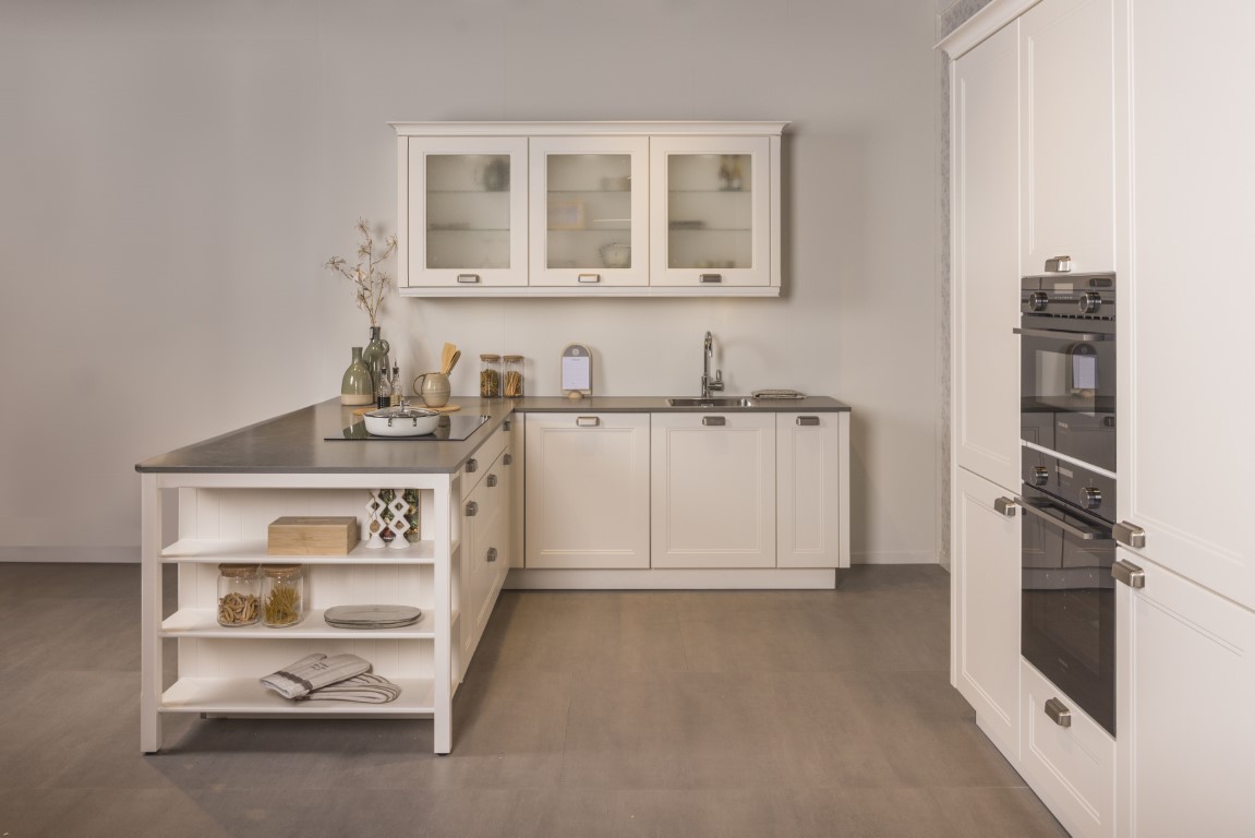 Nolte Keuken Met Kastenwand KB17