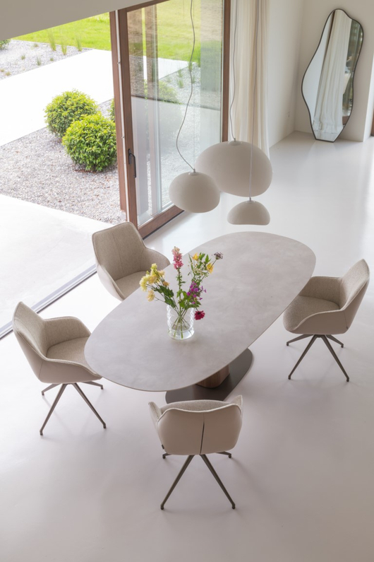 Bree's New World Eettafel Storq