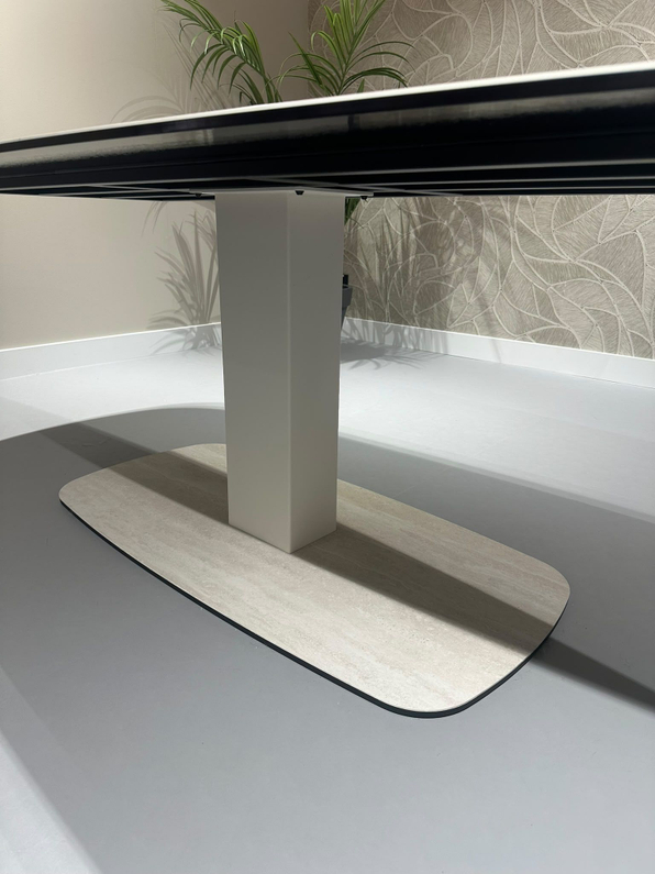 (Showroommodel)Montel Eettafel Yuno