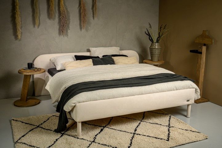 Steel & Stockings Ledikant Lotta