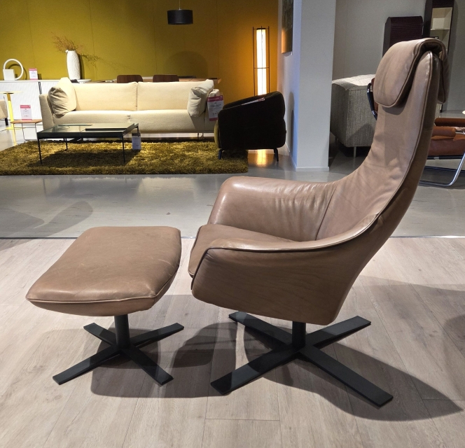 (Showroommodel) Label Relaxfauteuil Seat 24 + Poef