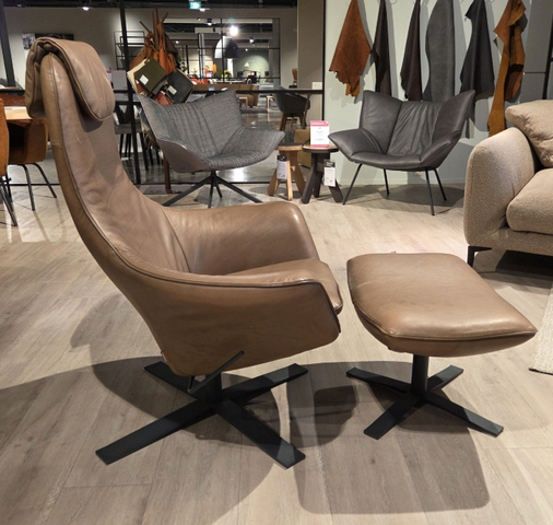 (Showroommodel) Label Relaxfauteuil Seat 24 + Poef