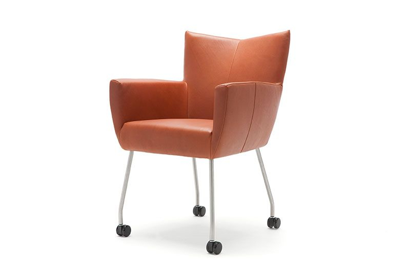Design On Stock Armstoel Moka met wielen