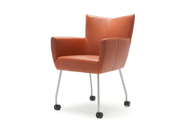 Design On Stock Armstoel Moka met wielen