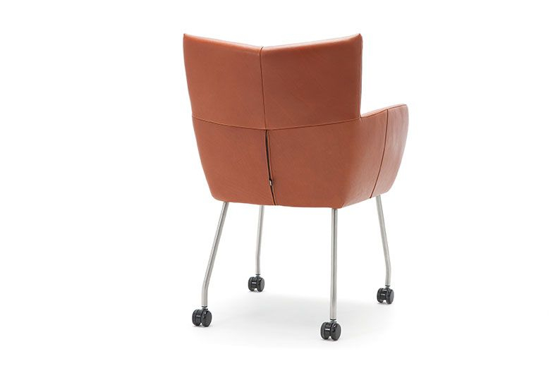 Design On Stock Armstoel Moka met wielen