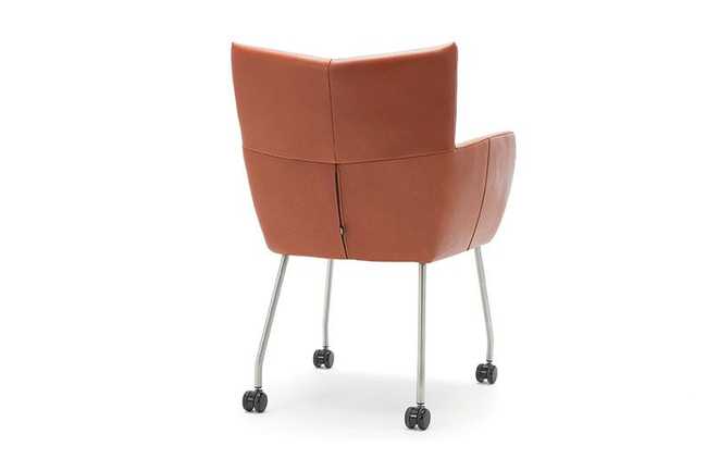 Design On Stock Armstoel Moka met wielen