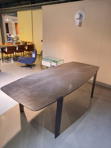 (Showroommodel) Eettafel 1450 Francis Bruin