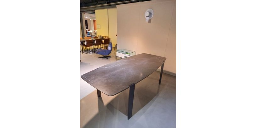 (Showroommodel) Eettafel 1450 Francis Bruin
