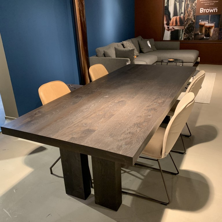 (Showroommodel) Brown Eettafel Fern