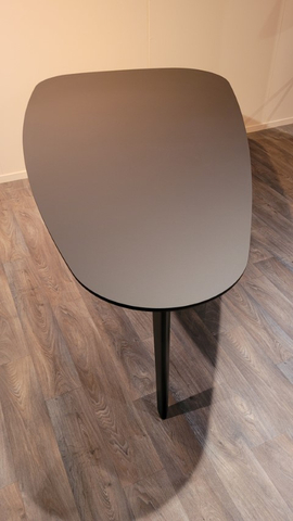(Showroommodel) Leolux Eettafel Bondi 
