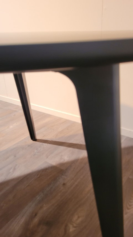 (Showroommodel) Leolux Eettafel Bondi 