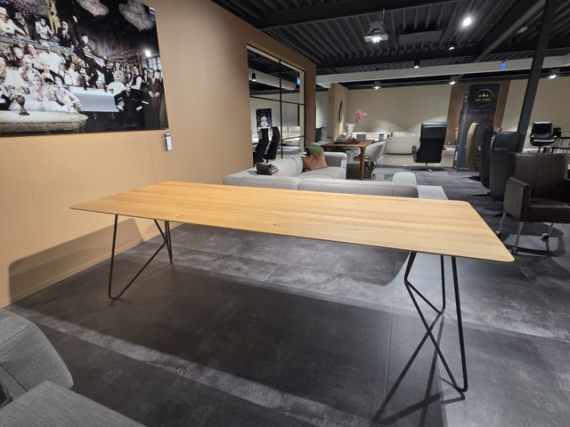 (Showroommodel) Seuren Eettafel Bee Get III