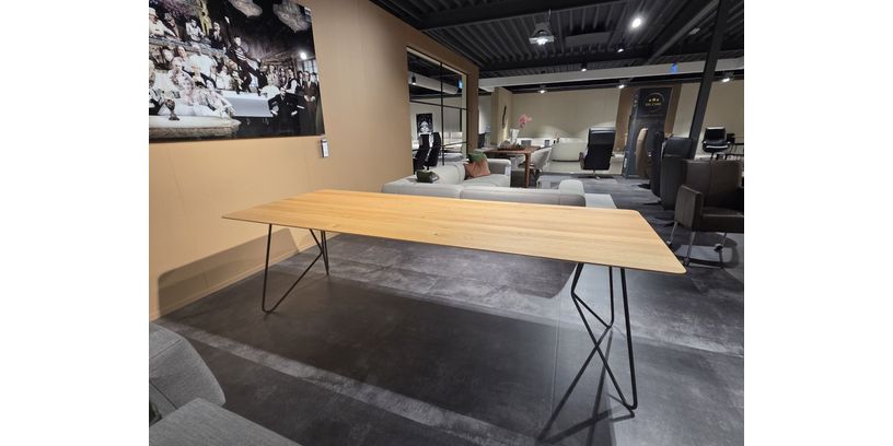 (Showroommodel) Seuren Eettafel Bee Get III