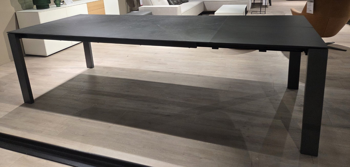 (Showroommodel)Bert Plantagie Uitschuiftafel Cervo